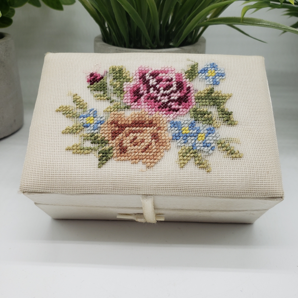 Fetco Vintage Colourful Floral Needlepoint Cream Satin Jewelry Box